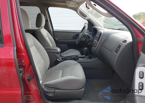 2005 Ford Escape Xlt из США, поврежденный, VIN 1FMYU03135KB05862